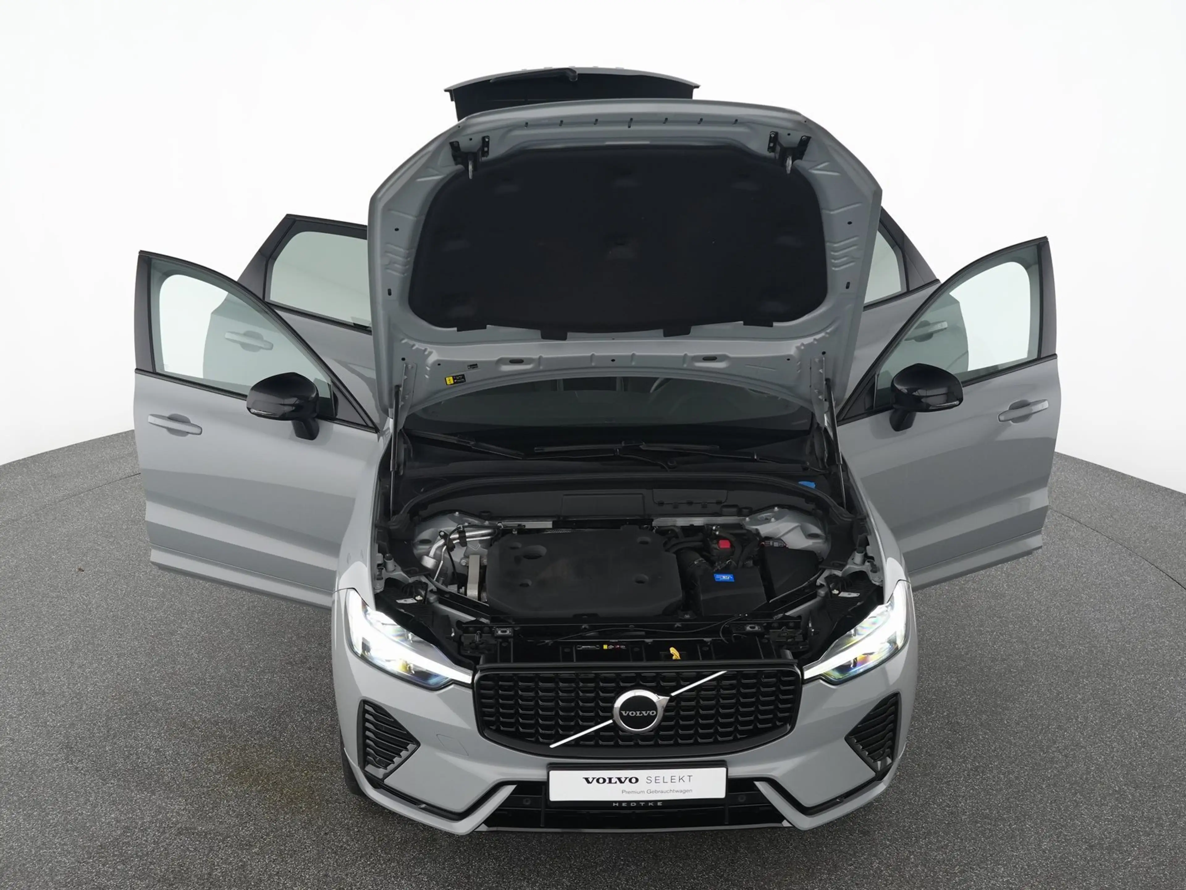 Volvo XC60 B4 AWD Plus Dark AHK*ALLWETTER*LED — photo 13