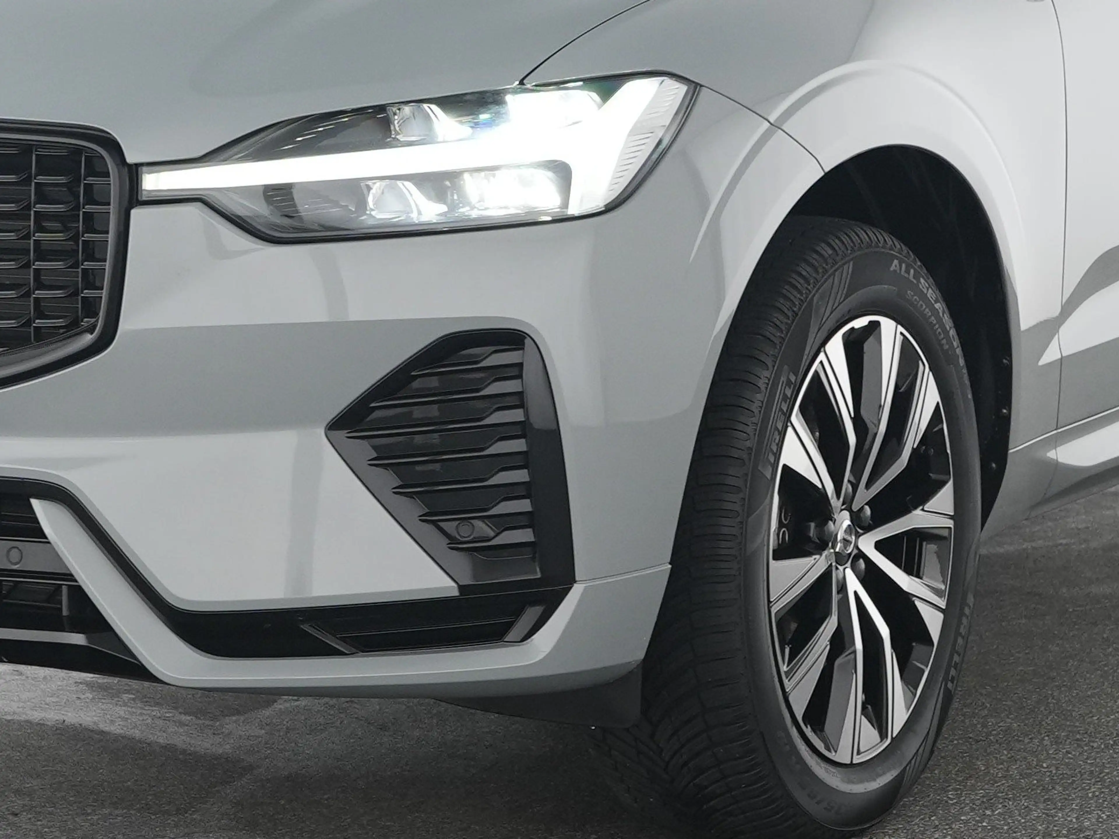 Volvo XC60 B4 AWD Plus Dark AHK*ALLWETTER*LED — photo 9