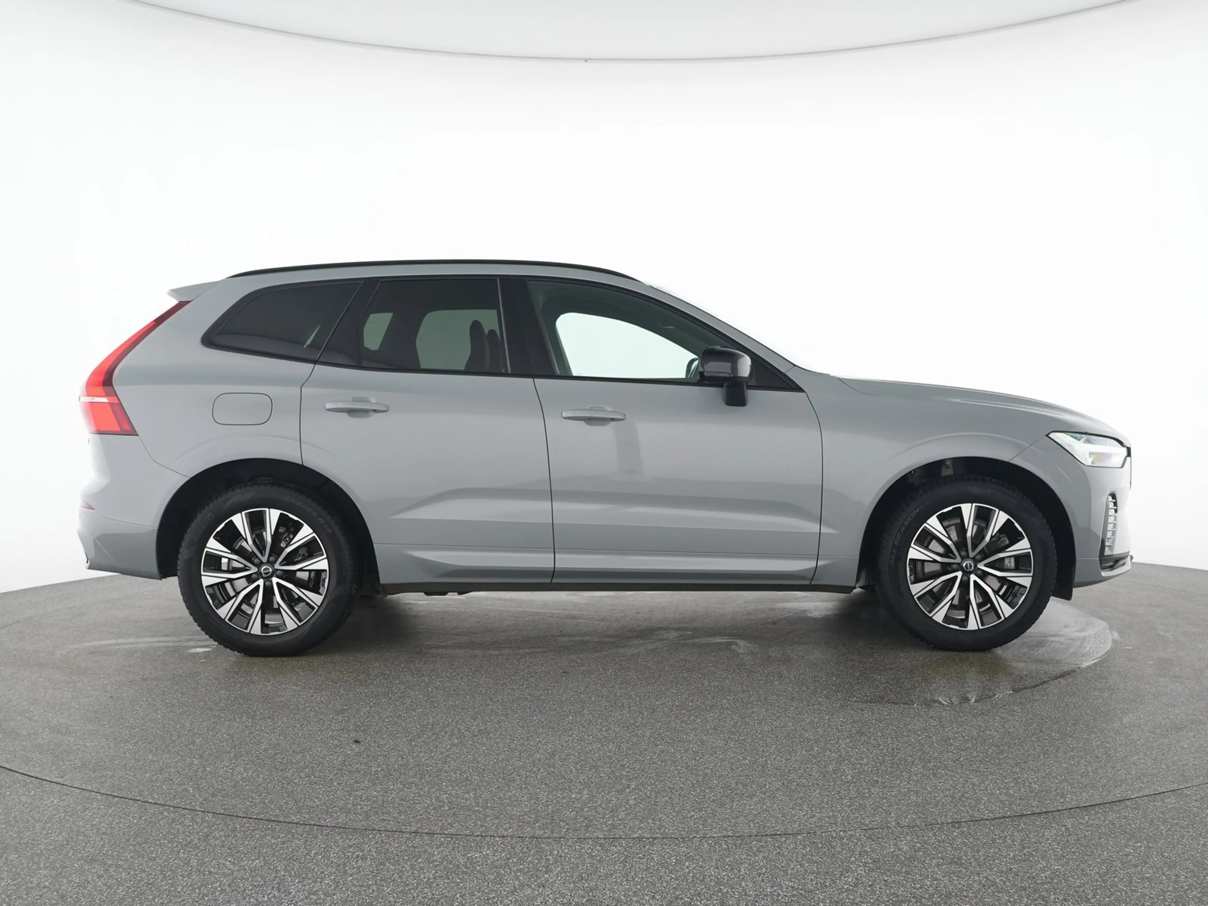 Volvo XC60 B4 AWD Plus Dark AHK*ALLWETTER*LED — photo 12