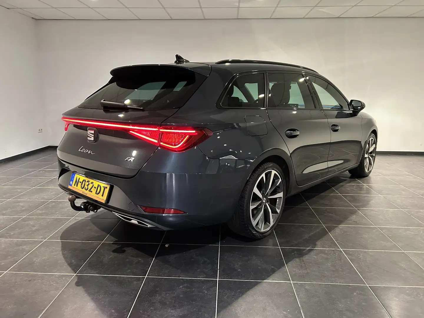 SEAT Leon Sportstourer 1.5 eTSI FR | Navigatie | Achteruitri Gris - 2
