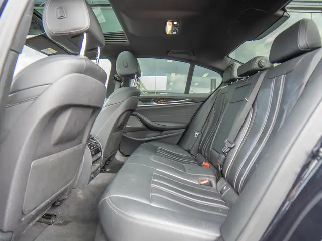BMW 5 Series view 24
