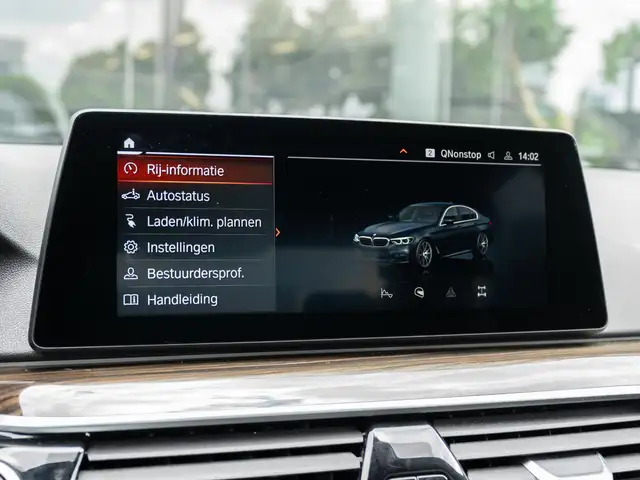 BMW 5 Series view 29
