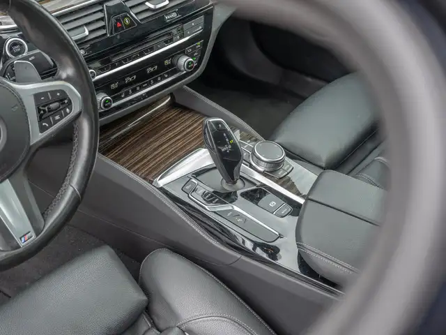 BMW 5 Series view 13