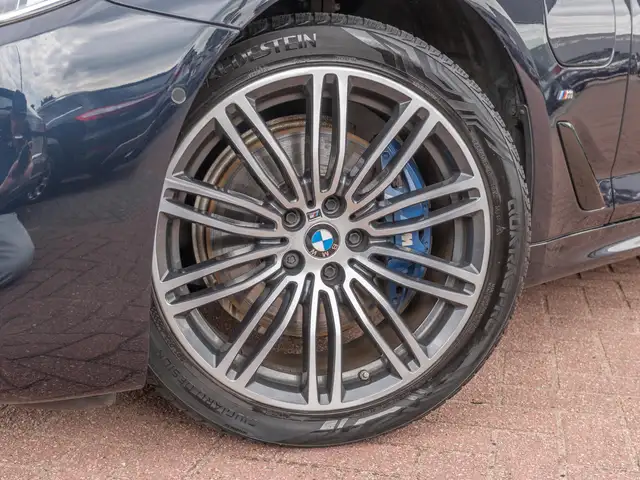 BMW 5 Series view 19