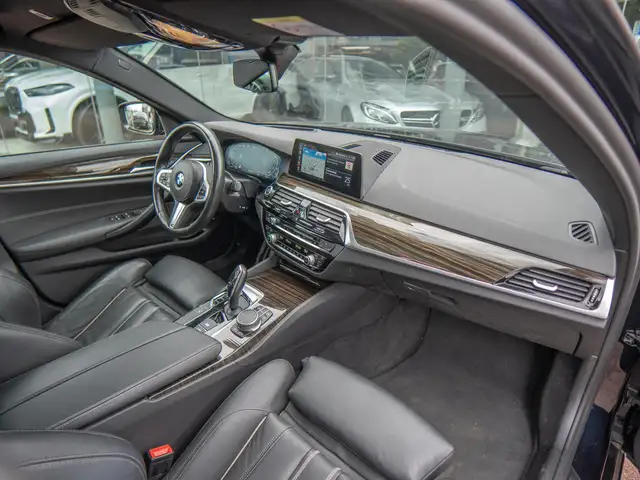 BMW 5 Series view 5