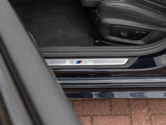 BMW 5 Series view 14