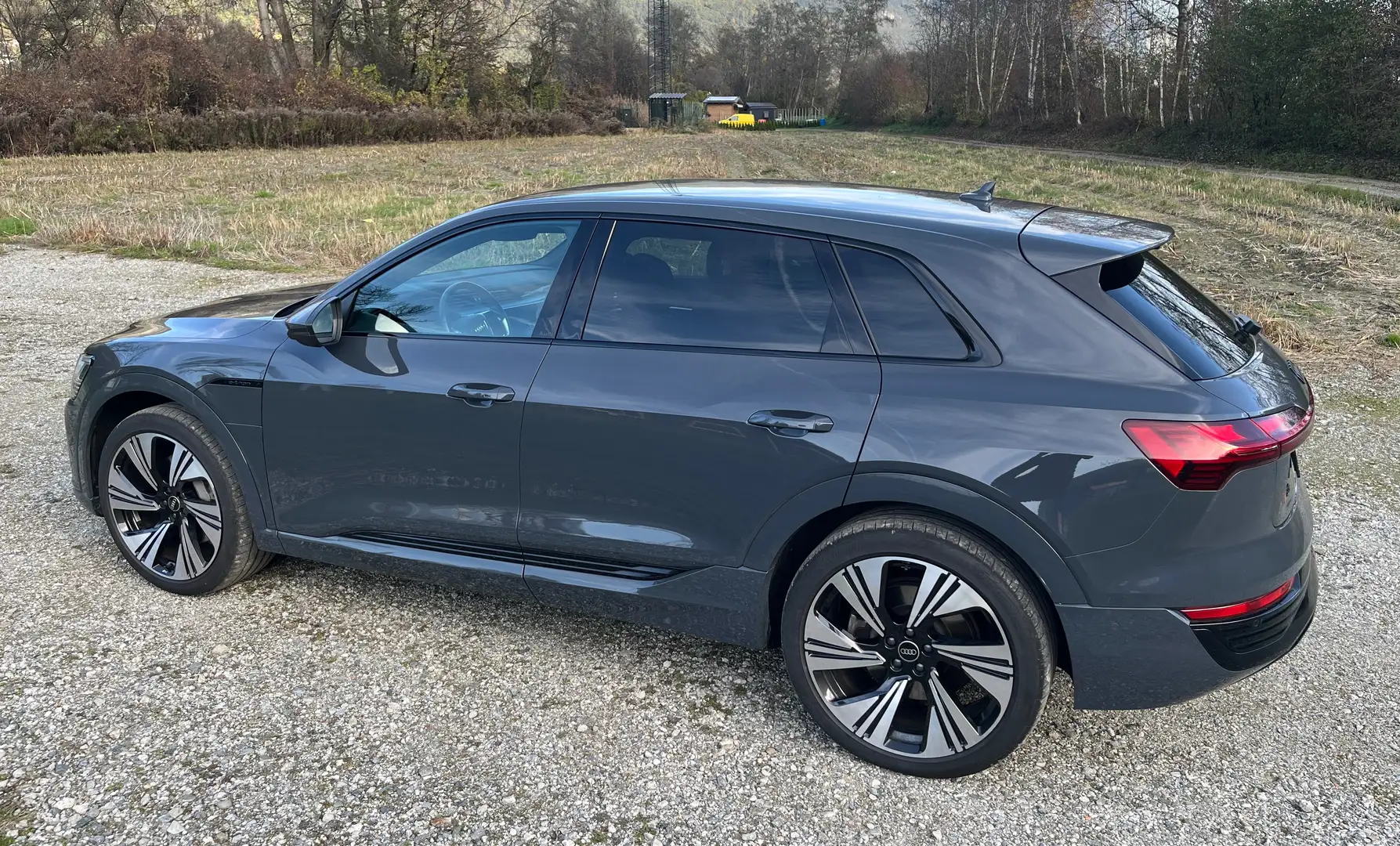 Audi Q8 e-tron Q8 50 e-tron quattro 89kWh Business/MwSt. ausweisbar/Leasingfähig Grau - 2
