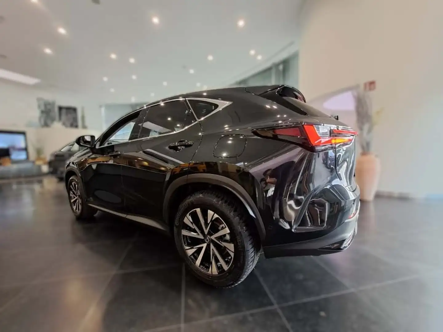 Lexus NX 350h Luxury Line E-Four Allrad *Panoramadach* Schwarz - 2