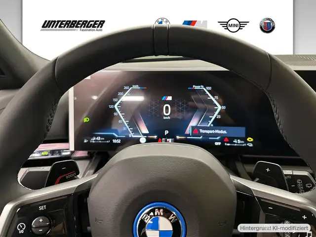 BMW 5 Series view 9
