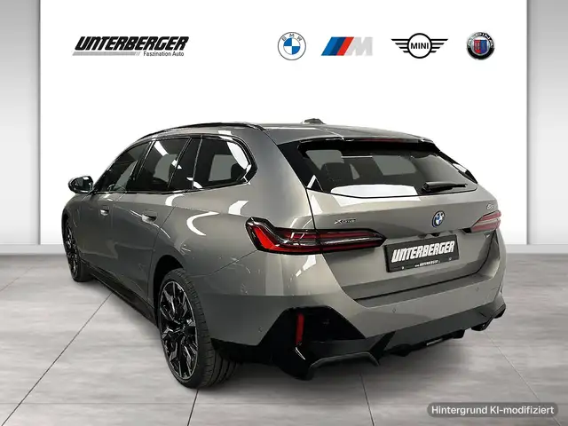 BMW 5 Series view 4