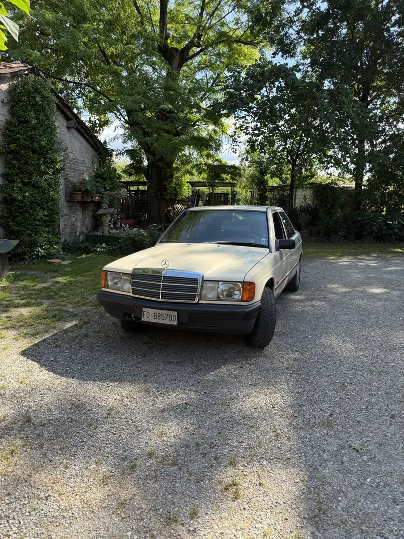 Mercedes-Benz 190 2.0 105cv - 1