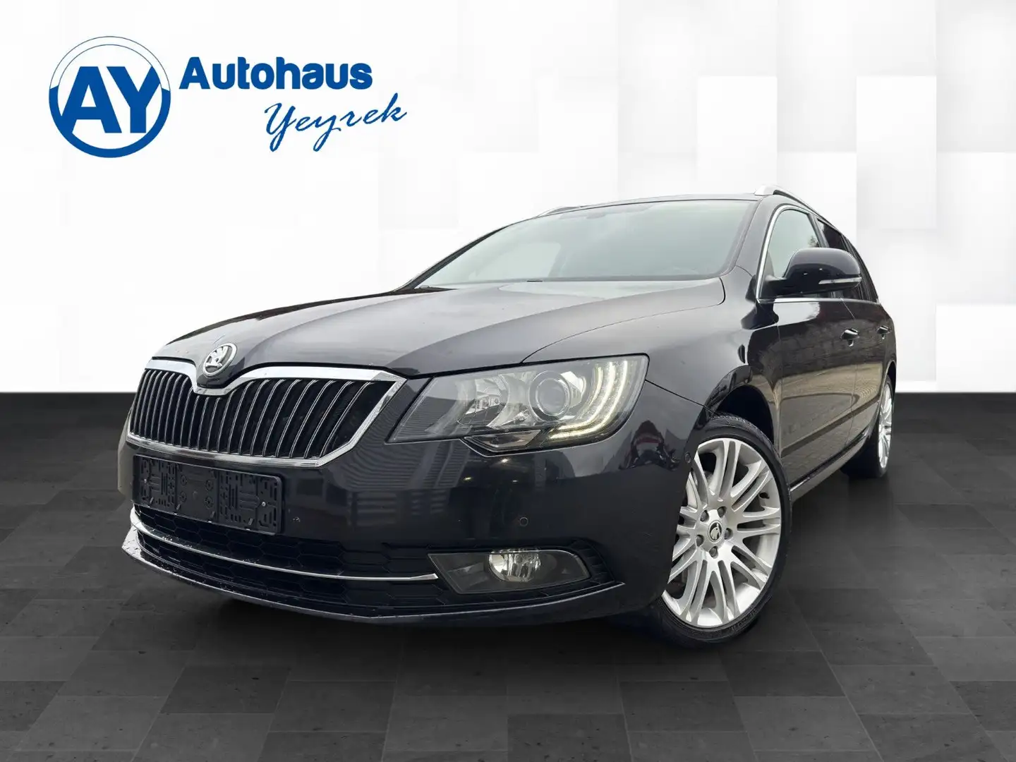 Skoda Superb Combi Exclusive 2.0 TDI *AHK*NAV*SHZ* Schwarz - 1