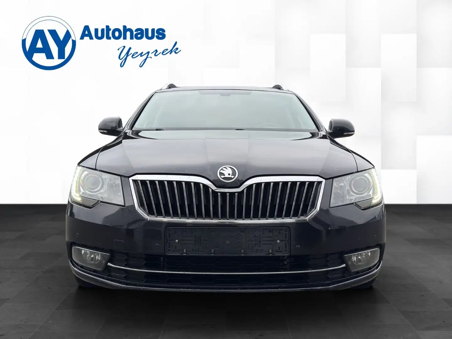 Skoda Superb Combi Exclusive 2.0 TDI *AHK*NAV*SHZ* Schwarz - 2