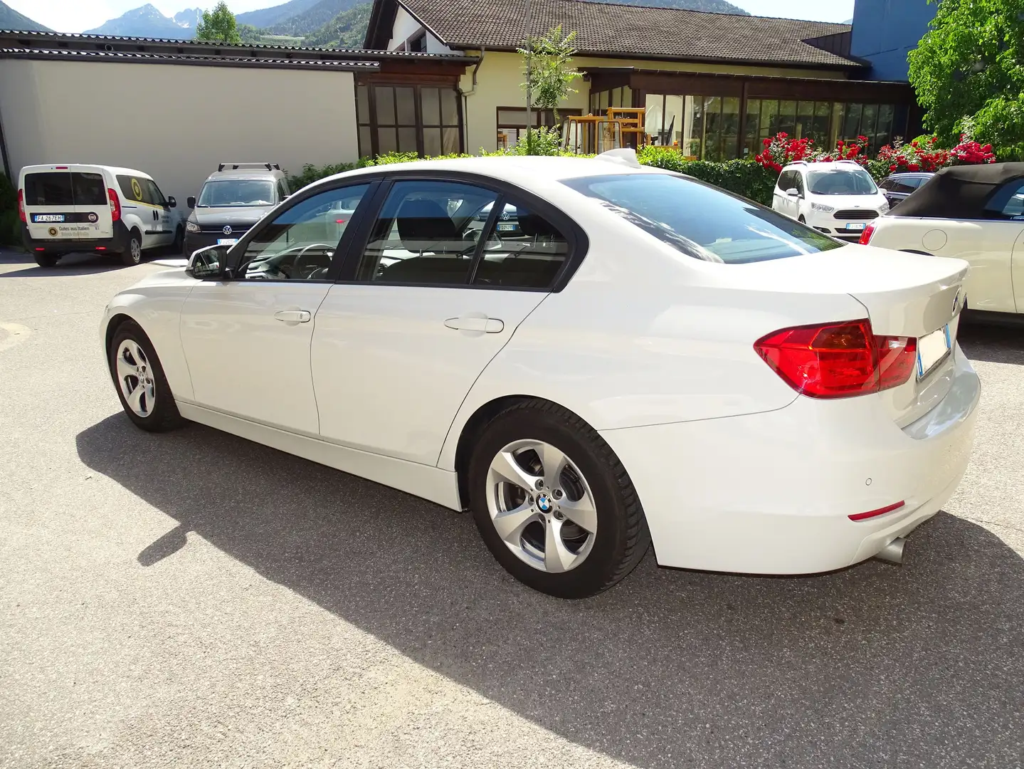 BMW 320 Serie 3 F30 Berlina 320d Business auto Bianco - 2