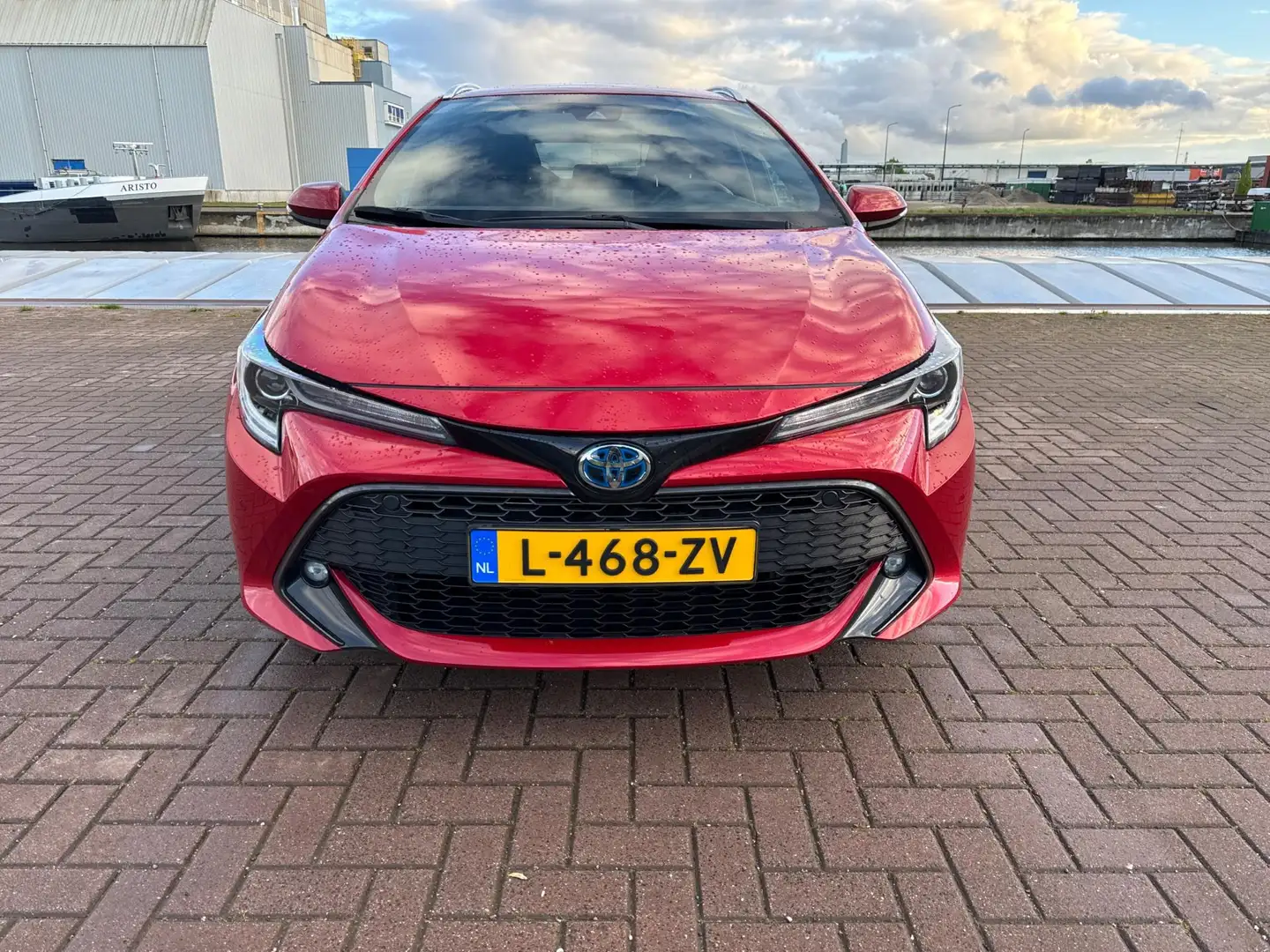 Toyota Corolla Touring Sports 1.8 Hybrid Business Plus Rood - 2