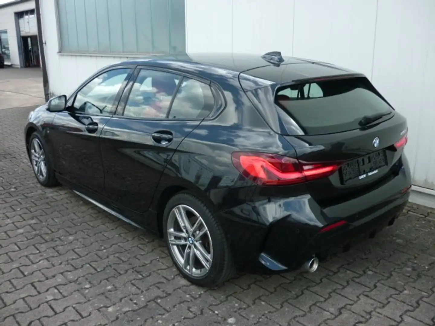 BMW 118 i M Sport Mod.20, Leder Navi LED Comf.P. PDC SHZ Noir - 2