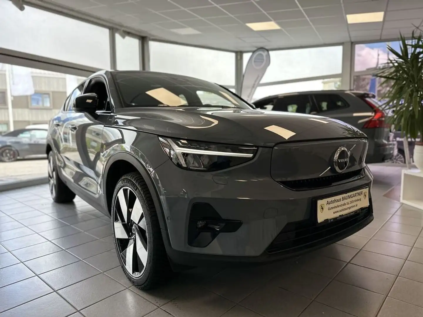 Volvo C40 AWD Twin Engine Ultimate 78kwH Gris - 2