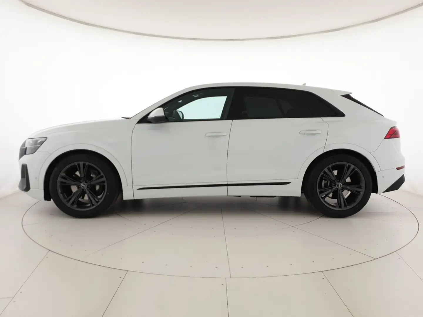 Audi Q8 3.0TDI 231CV quattro tiptronic S line Edition Bianco - 2