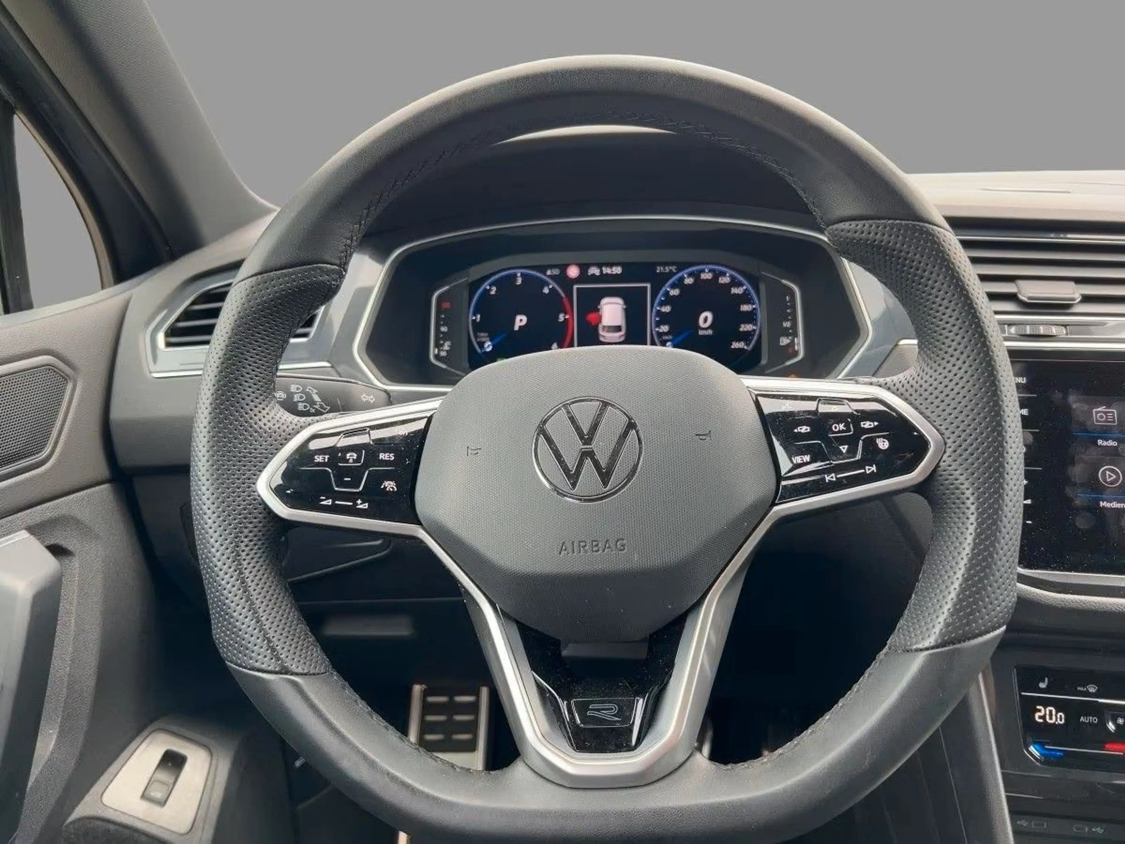 Volkswagen Tiguan R-Line Pano/BLACK/KEYLESS/FULL — photo 10