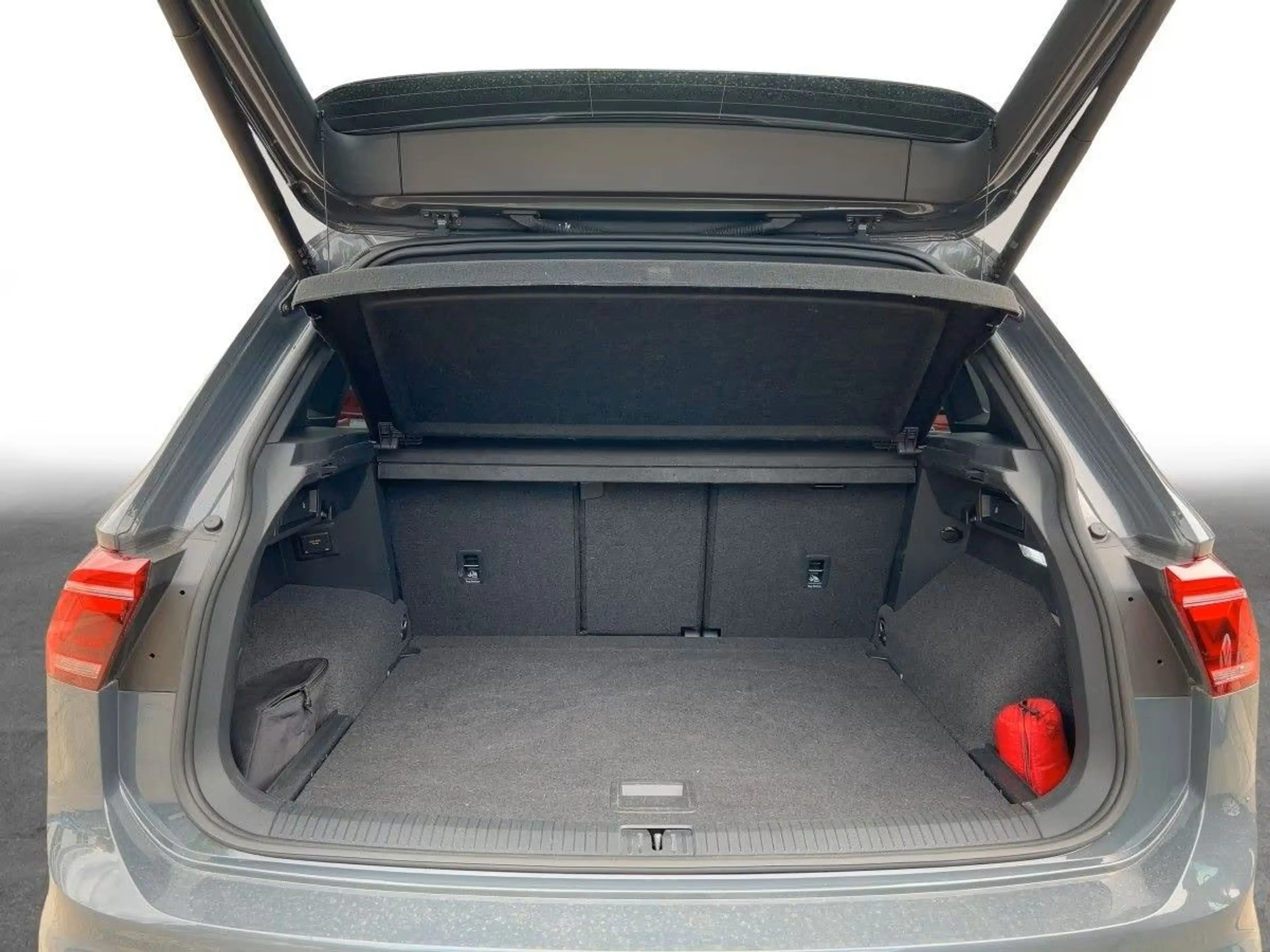 Volkswagen Tiguan R-Line Pano/BLACK/KEYLESS/FULL — photo 11