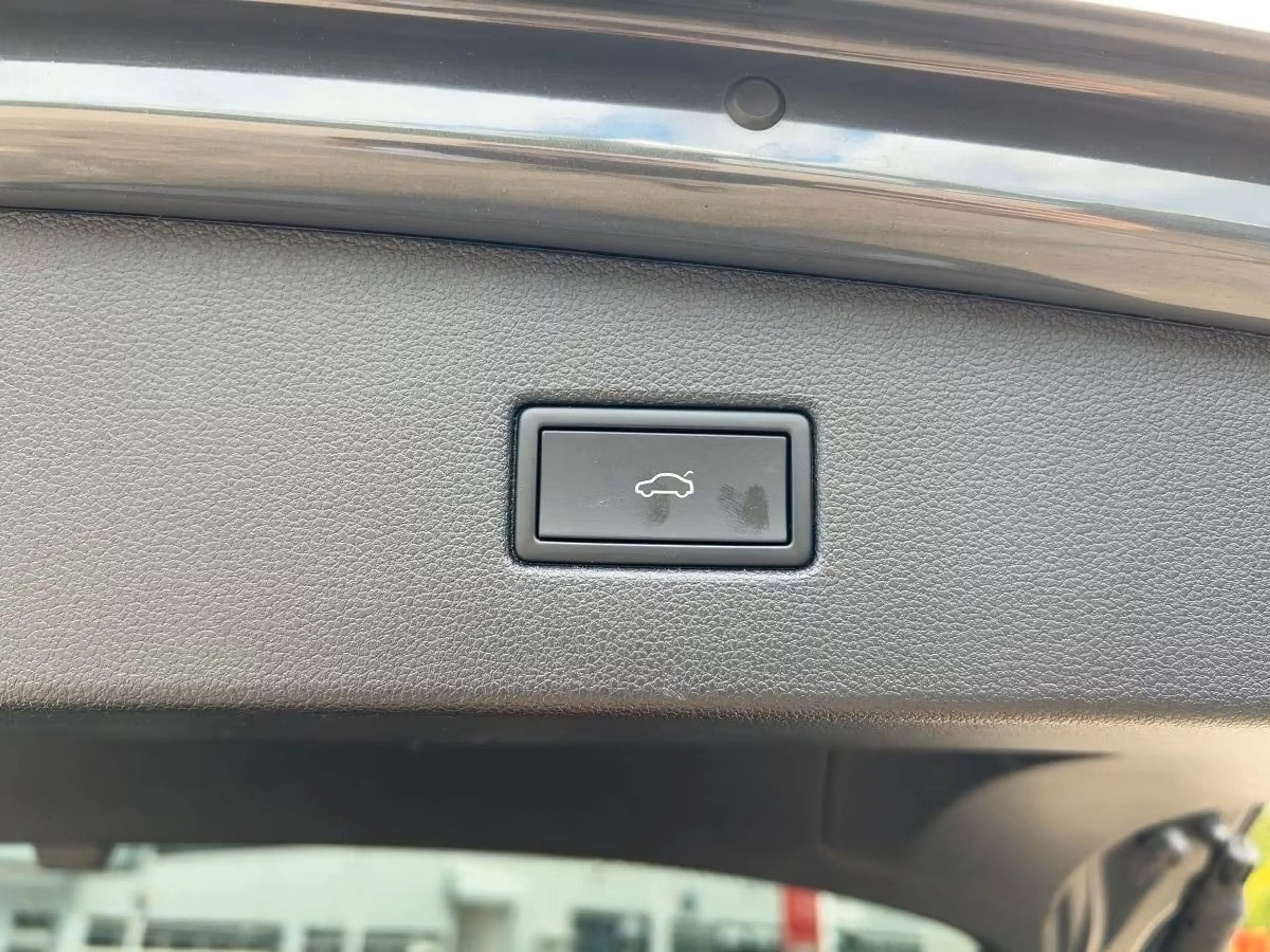Volkswagen Tiguan R-Line Pano/BLACK/KEYLESS/FULL — photo 8