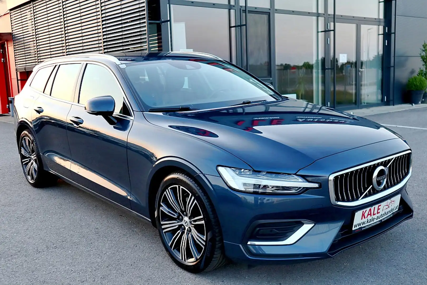 Volvo V60 T4 Inscription *1.Besitz* LED*NAVI*LEDER* Blau - 2