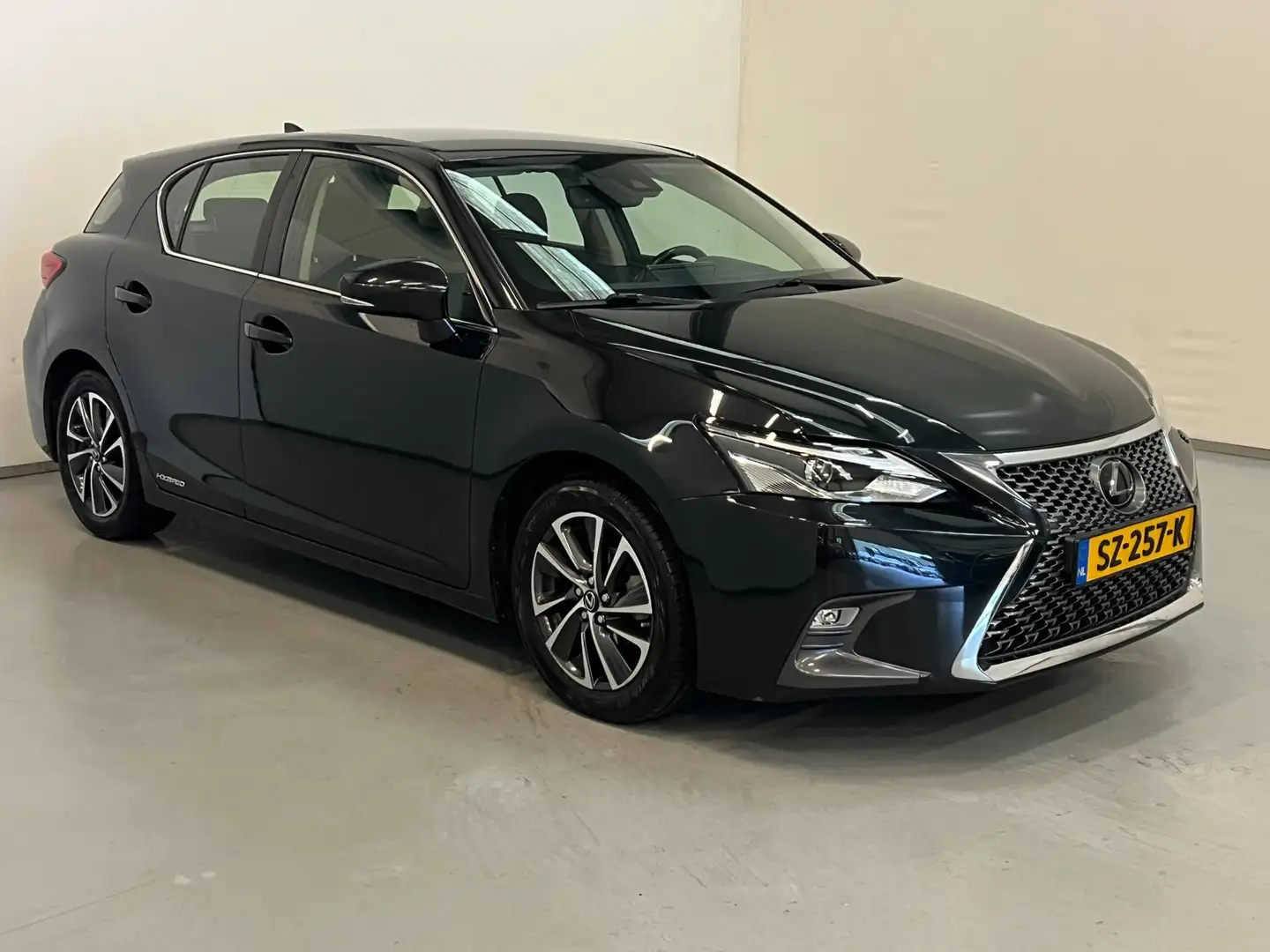 Lexus CT 200h NL-auto / Camera / Navi / Xenon / DAB / Clima Negro - 2
