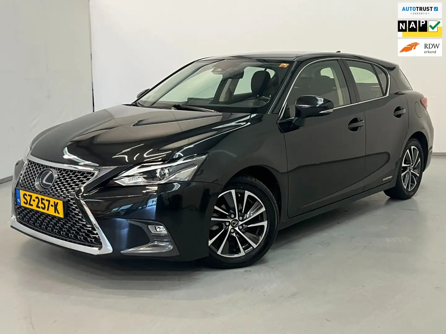 Lexus CT 200h NL-auto / Camera / Navi / Xenon / DAB / Clima Negro - 1