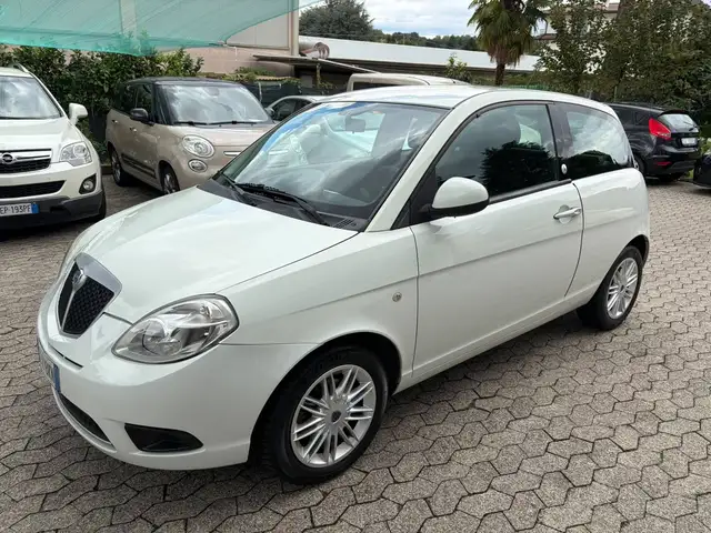 Lancia Ypsilon