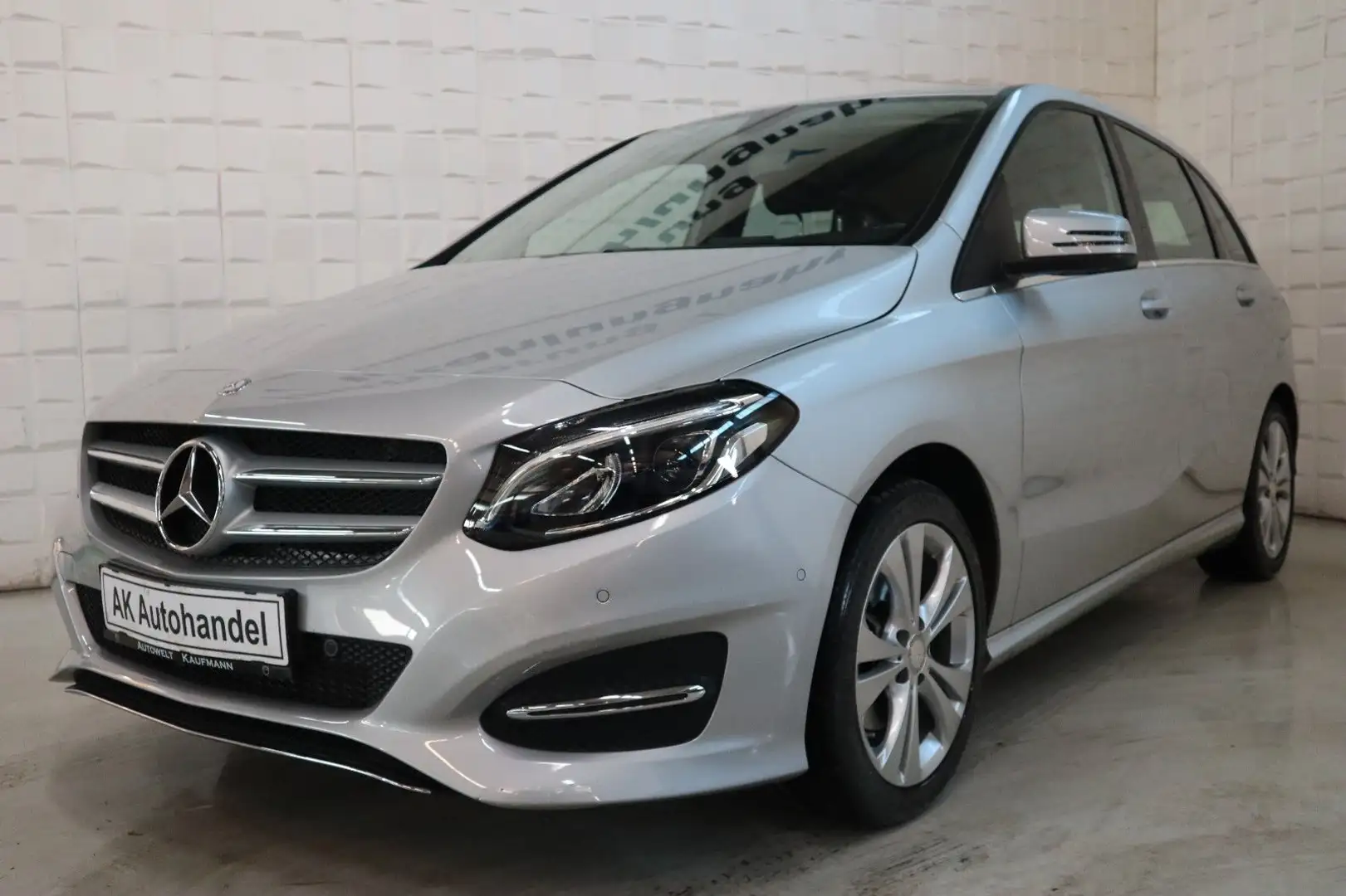 Mercedes-Benz B 180 B -Klasse,LED,Klima,Kamera,Tempomat Silver - 1