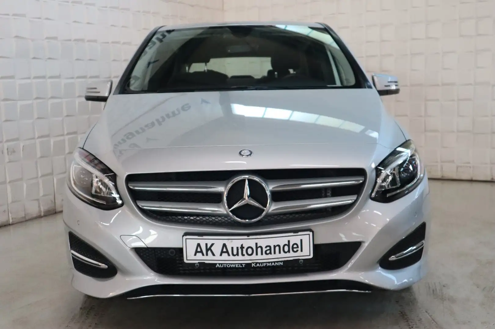 Mercedes-Benz B 180 B -Klasse,LED,Klima,Kamera,Tempomat Silver - 2