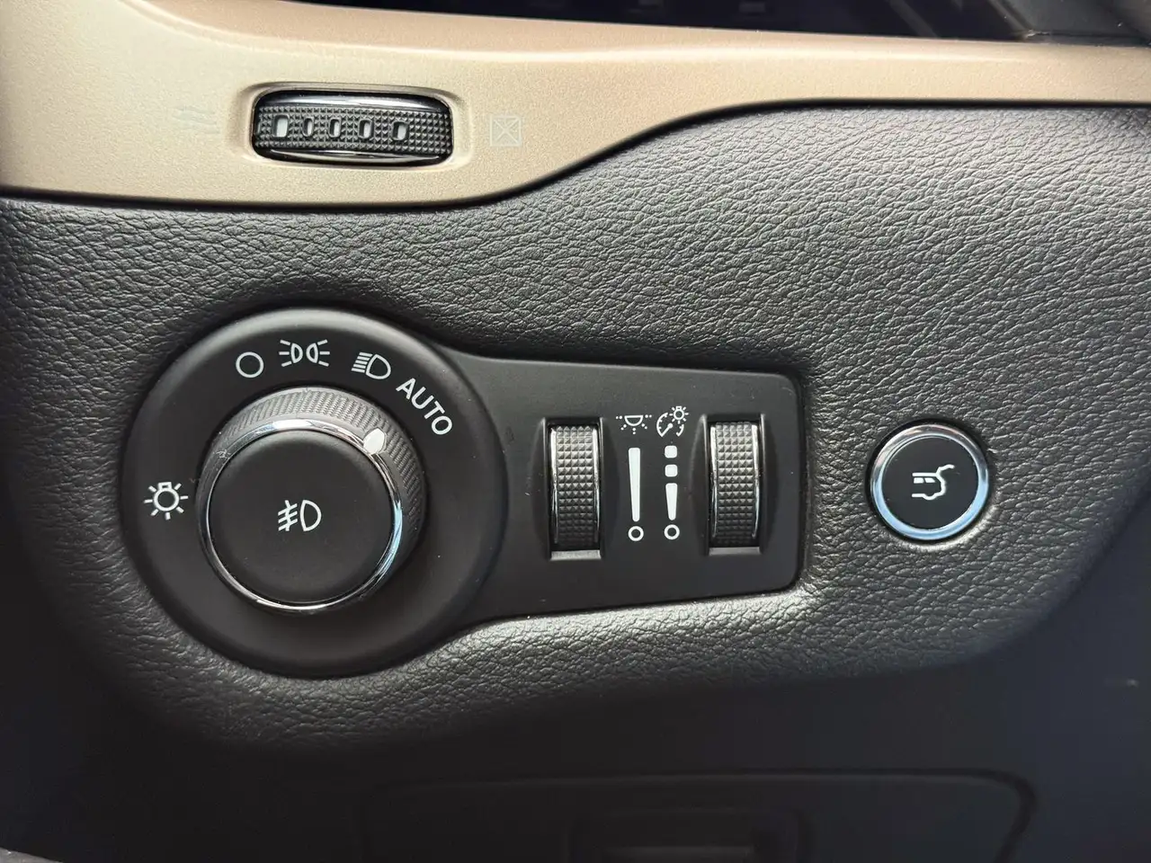 Jeep Cherokee снимка Jeep Cherokee
