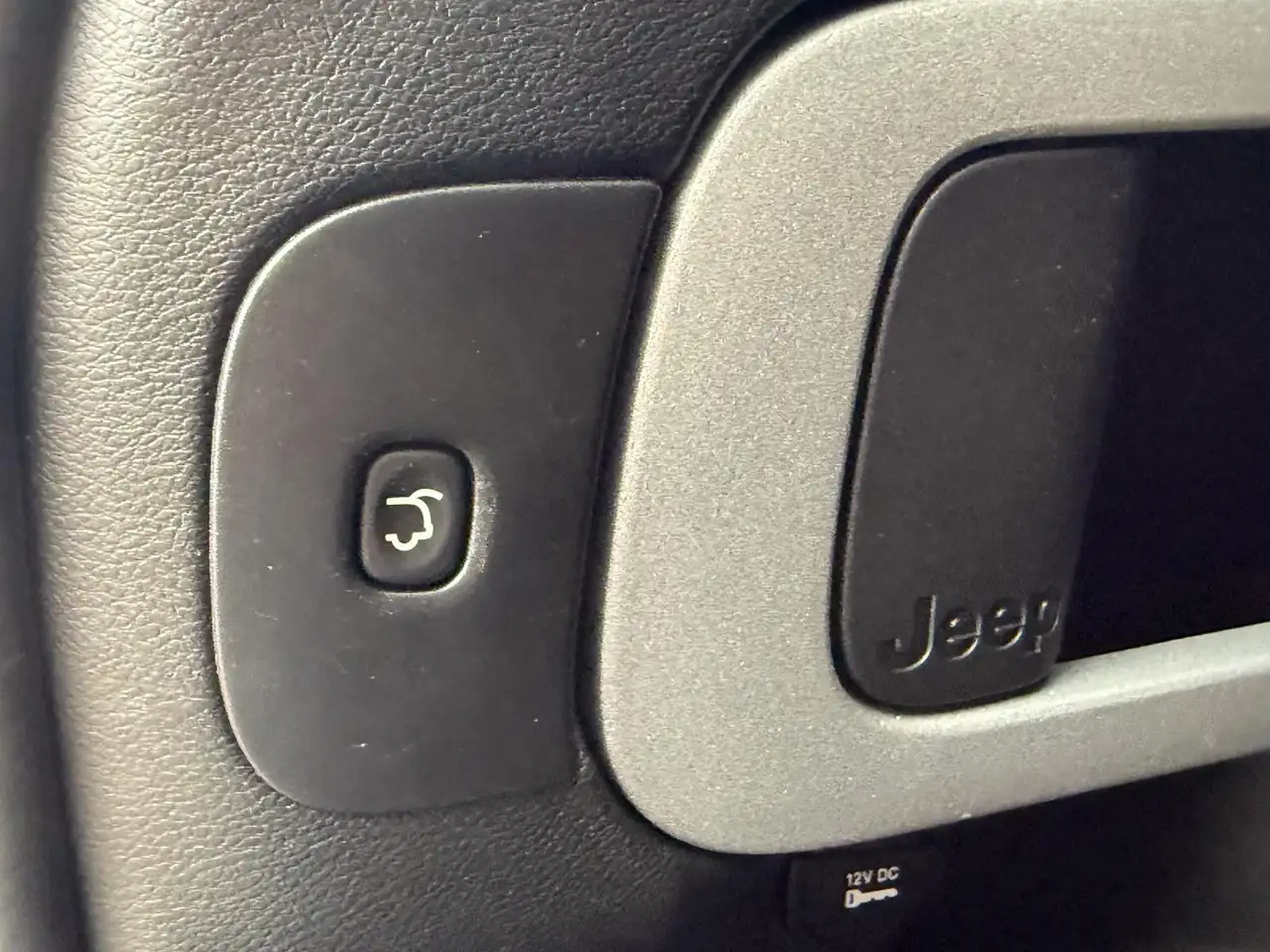 Jeep Cherokee снимка Jeep Cherokee