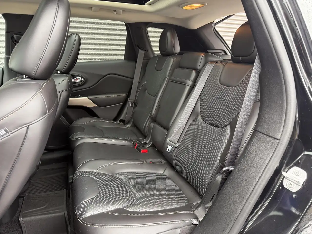 Jeep Cherokee снимка Jeep Cherokee