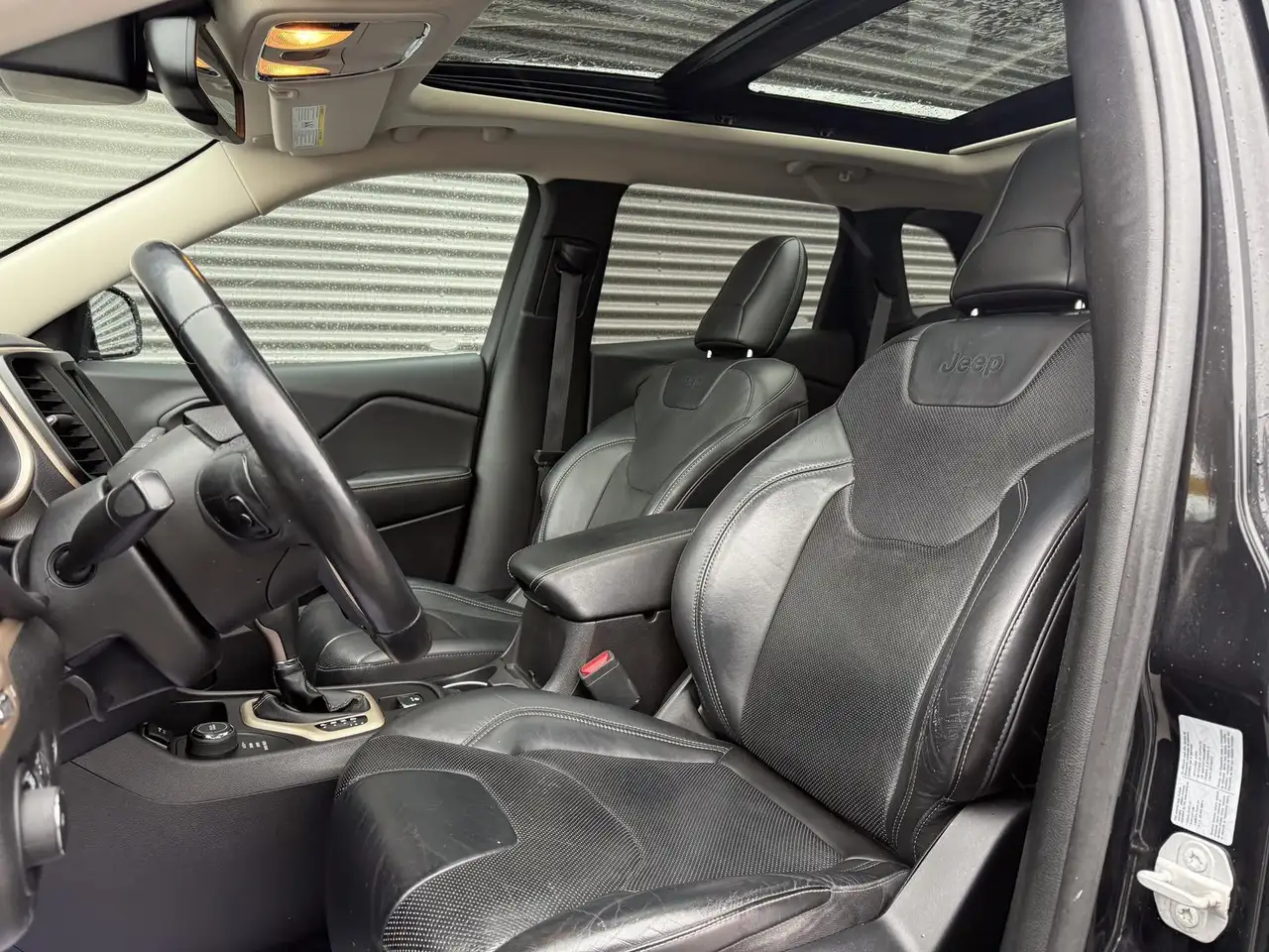 Jeep Cherokee снимка Jeep Cherokee