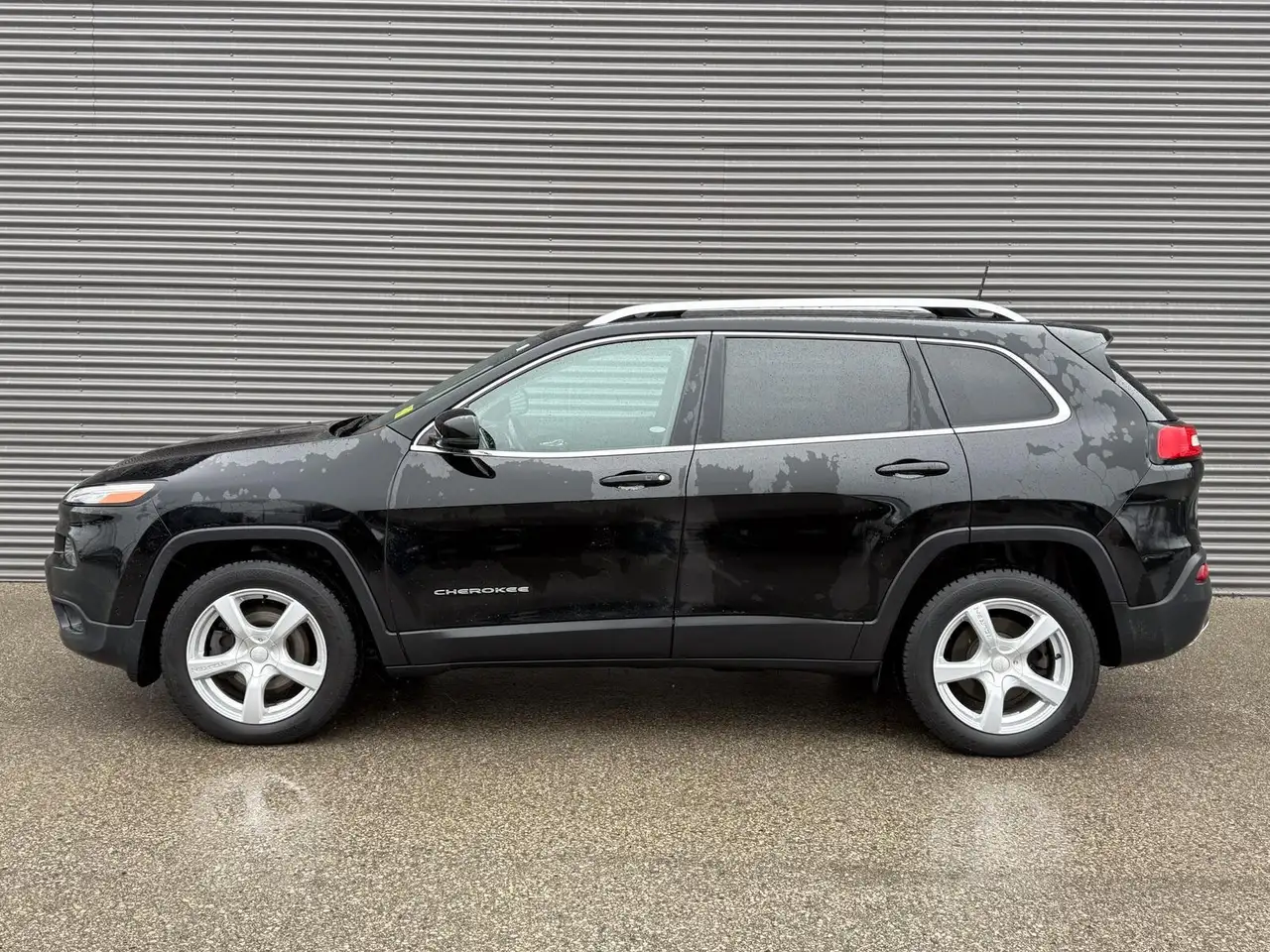 Jeep Cherokee снимка Jeep Cherokee