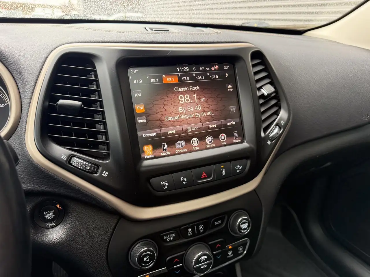 Jeep Cherokee снимка Jeep Cherokee