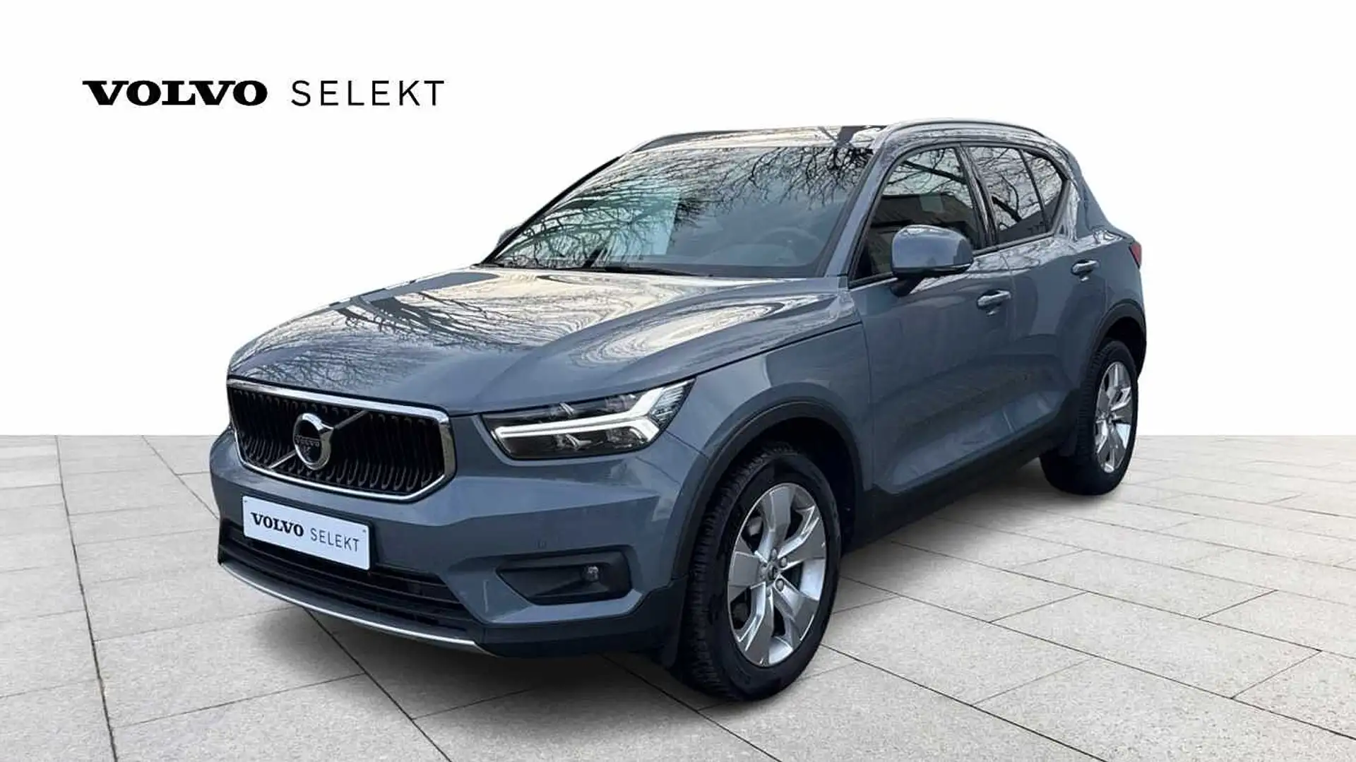 Volvo XC40 Momentum Pro, T3 Geartronic Grijs - 1