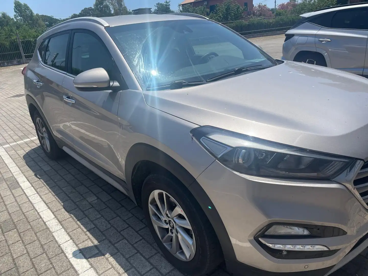 Hyundai TUCSON Tucson II 1.7 crdi Xpossible 2wd 115cv FL533FE Grijs - 2