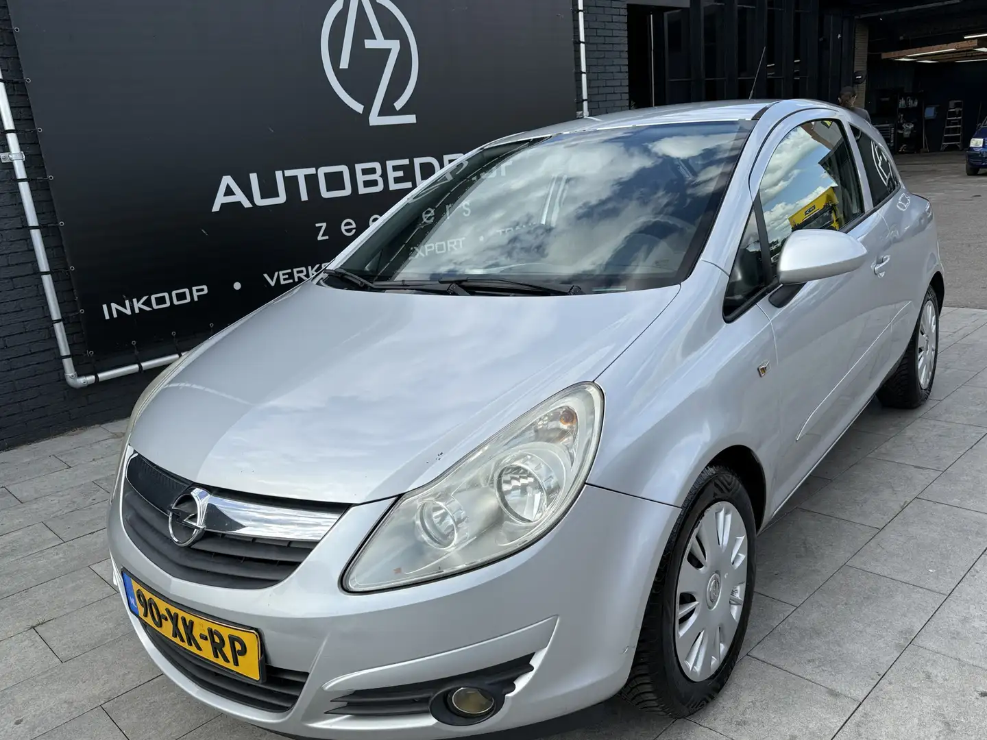 Opel Corsa 1.4-16V Enjoy Gris - 2