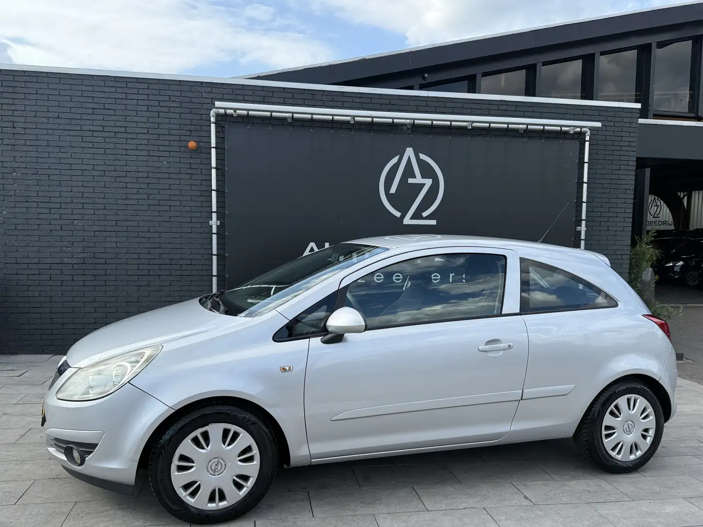 Opel Corsa 1.4-16V Enjoy Gris - 1