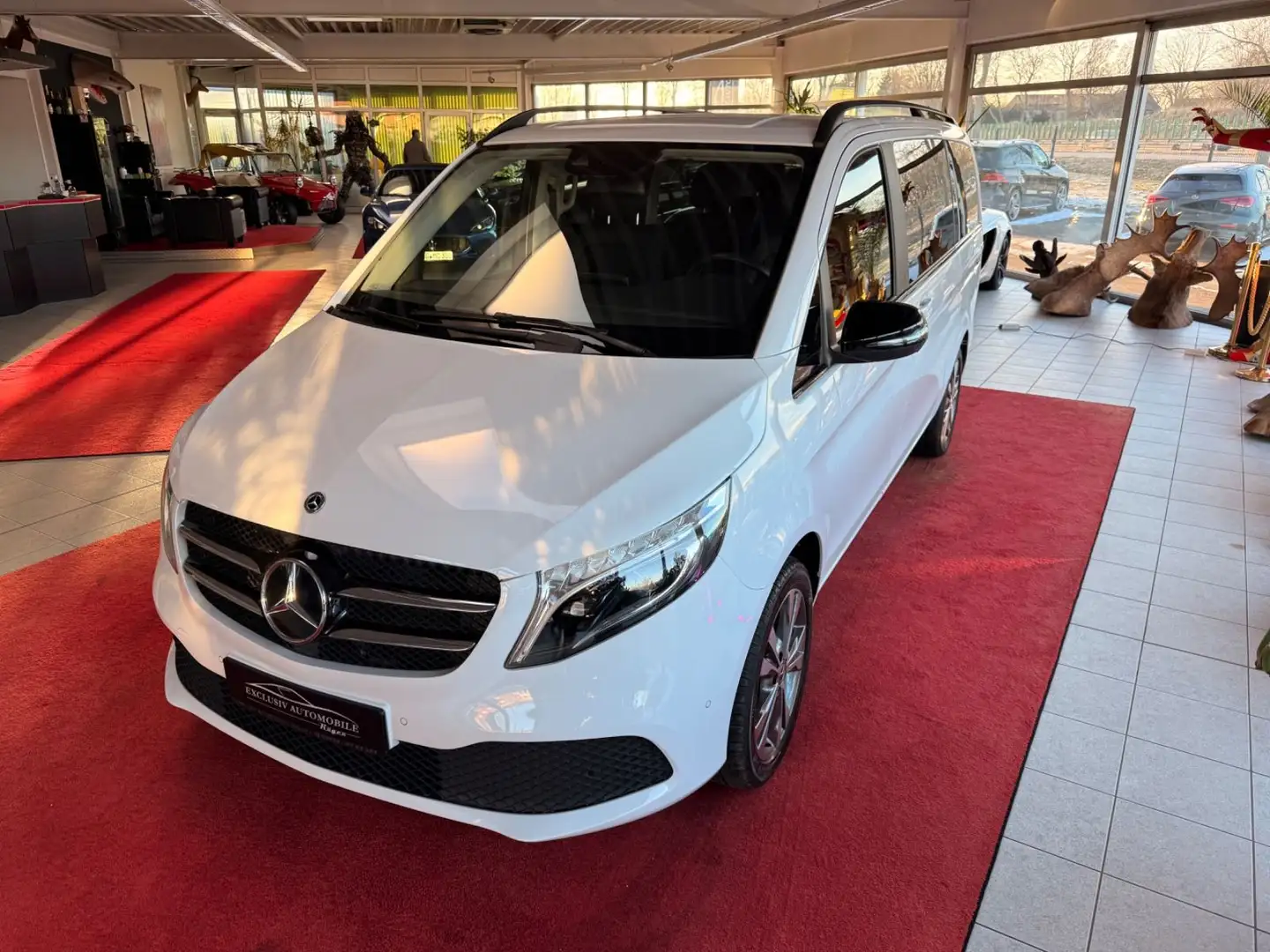 Mercedes-Benz V 220 d AVANTGARDE 4MATIC lang Leder ILS NIGHT Weiß - 2