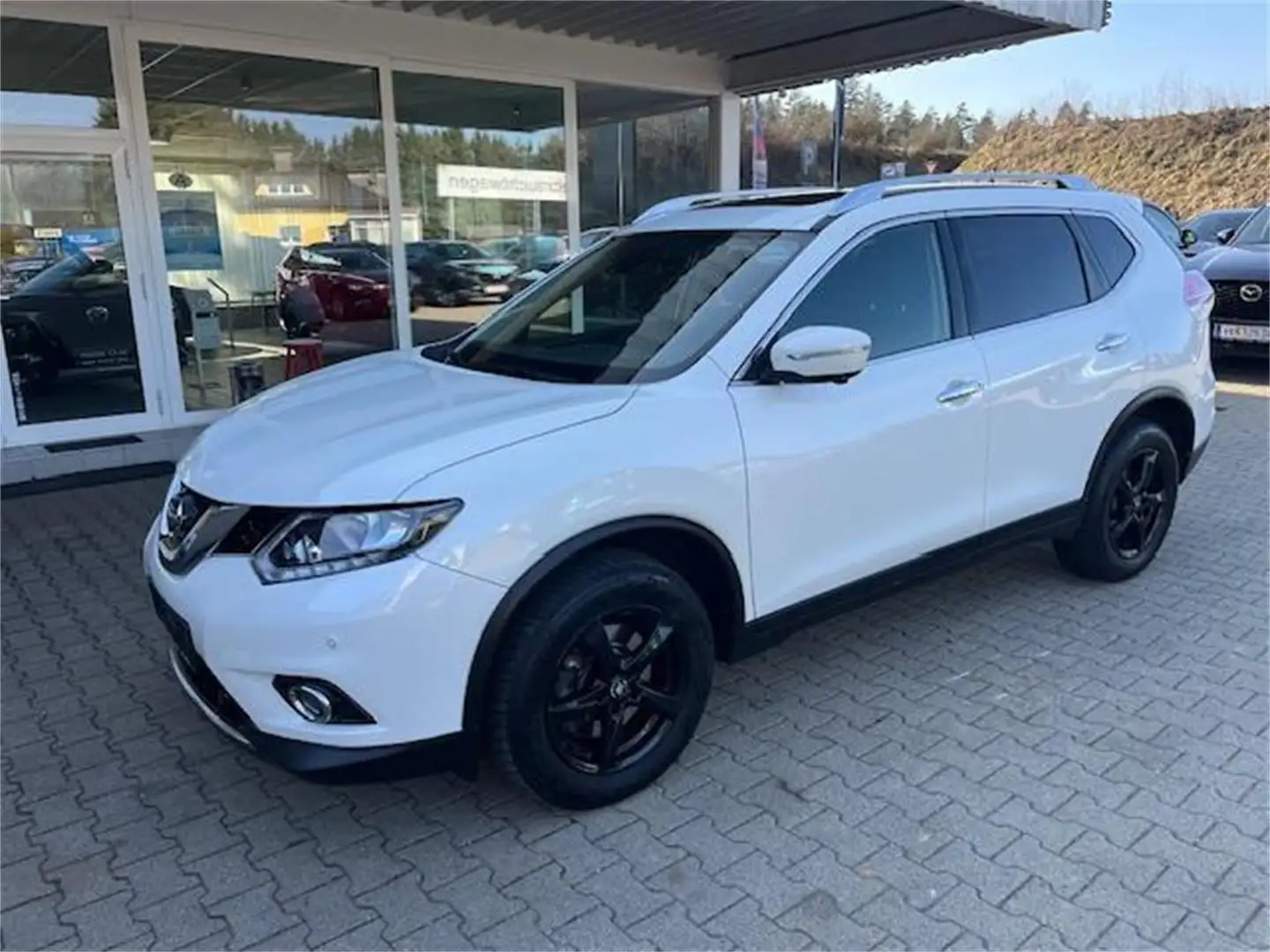 Nissan X-Trail X-TRAIL 2,0dCi N-Connecta Aut. ALL-MODE 4x4i Weiß - 1