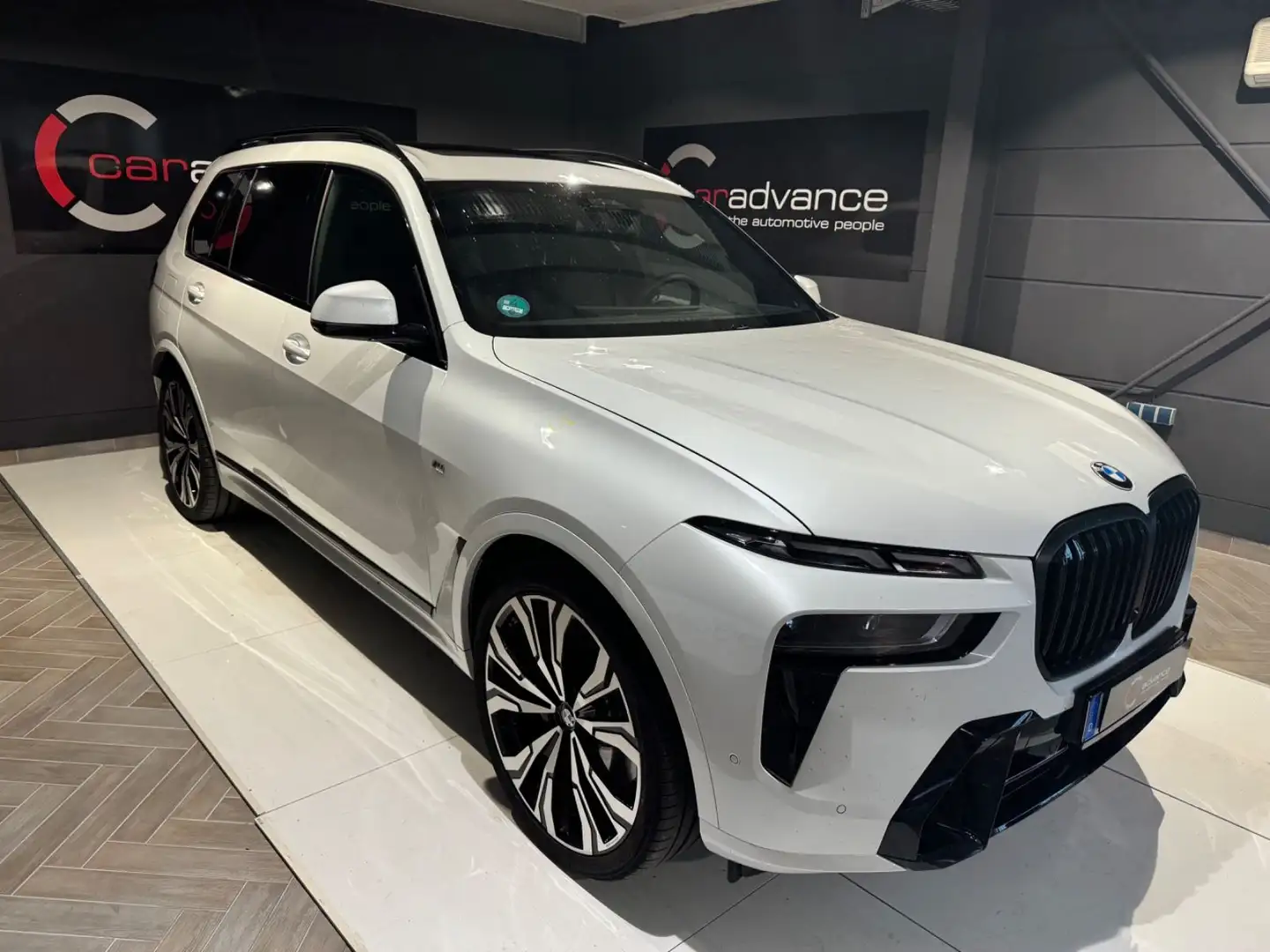 BMW X7 xDrive 40 d M Sport FULL OPTION Weiß - 2