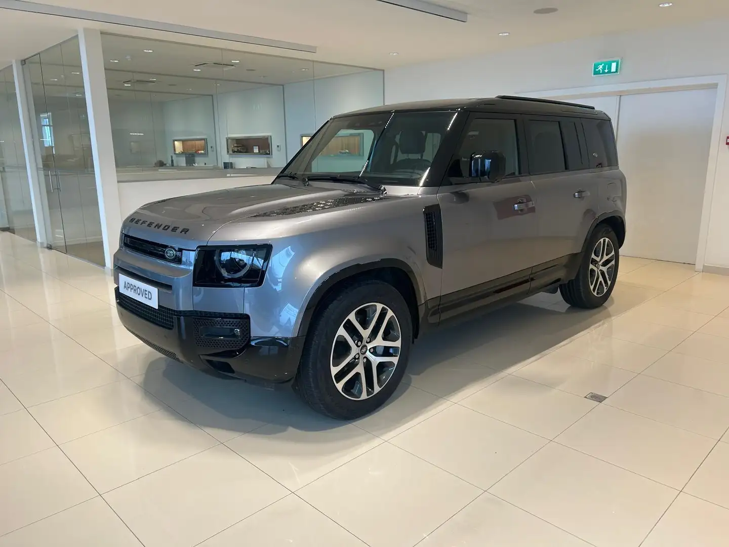 Land Rover Defender 110 P400e X-Dynamic SE Šedá - 1