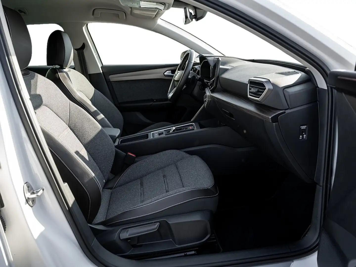 SEAT Leon Sportstourer 1.5 TSI Xcellence DSG AHK A Weiß - 2