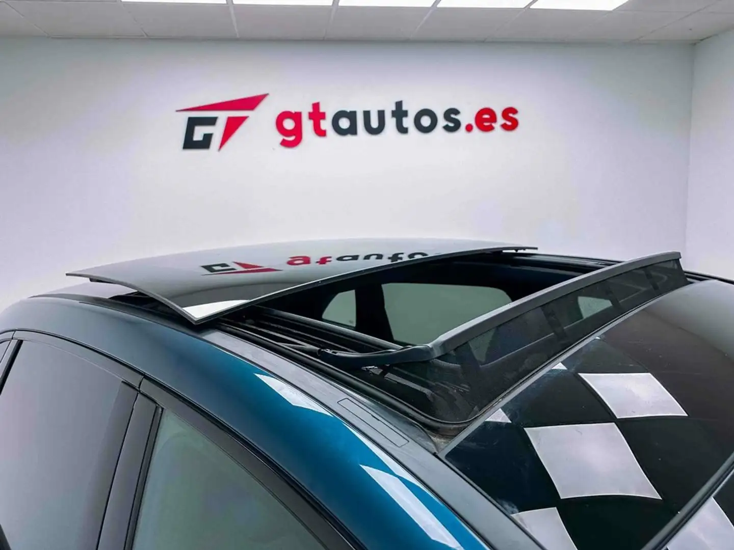 Mercedes-Benz AMG ONE 180d Line 116CV Blau - 2