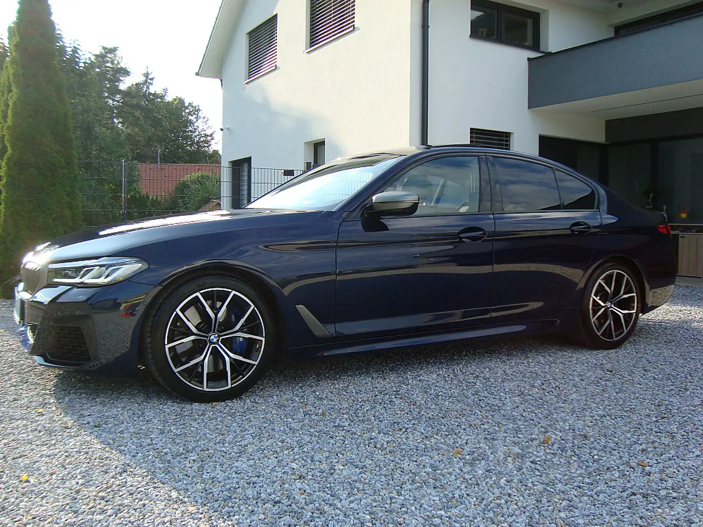 BMW M550 M550i xDrive Aut. Blau - 1