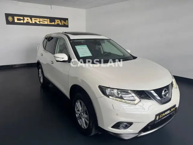 Nissan X-Trail view 2