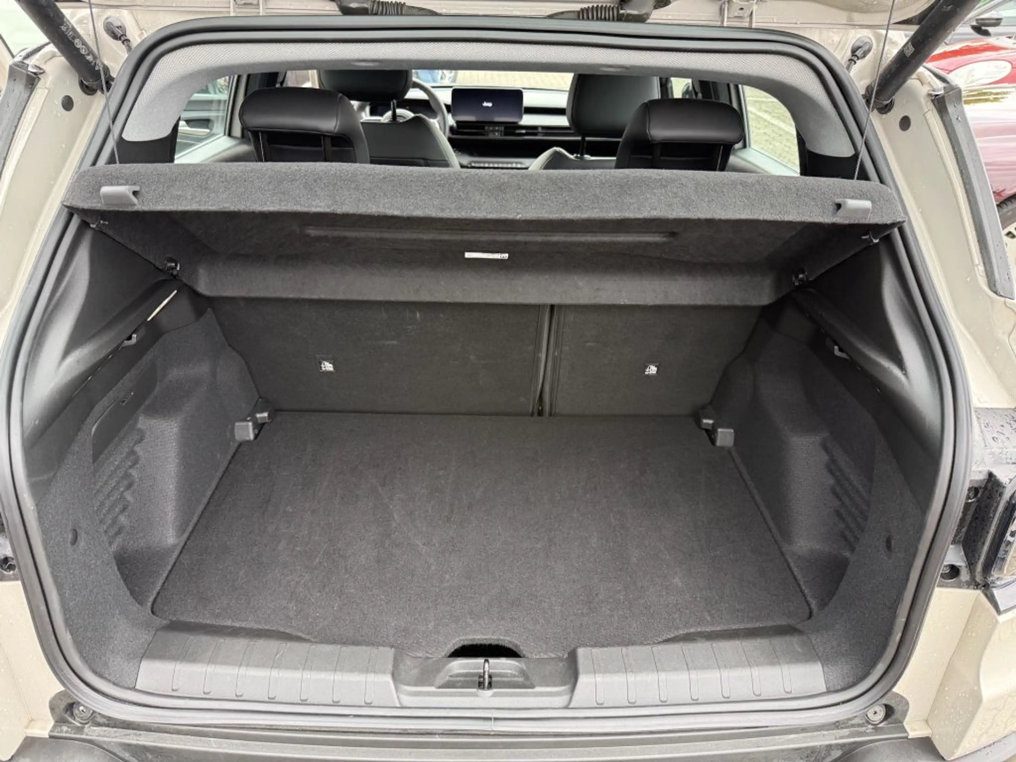 Jeep Avenger 1.2 GSE T3 Turbo-Benzin GDI Altitude — photo 14